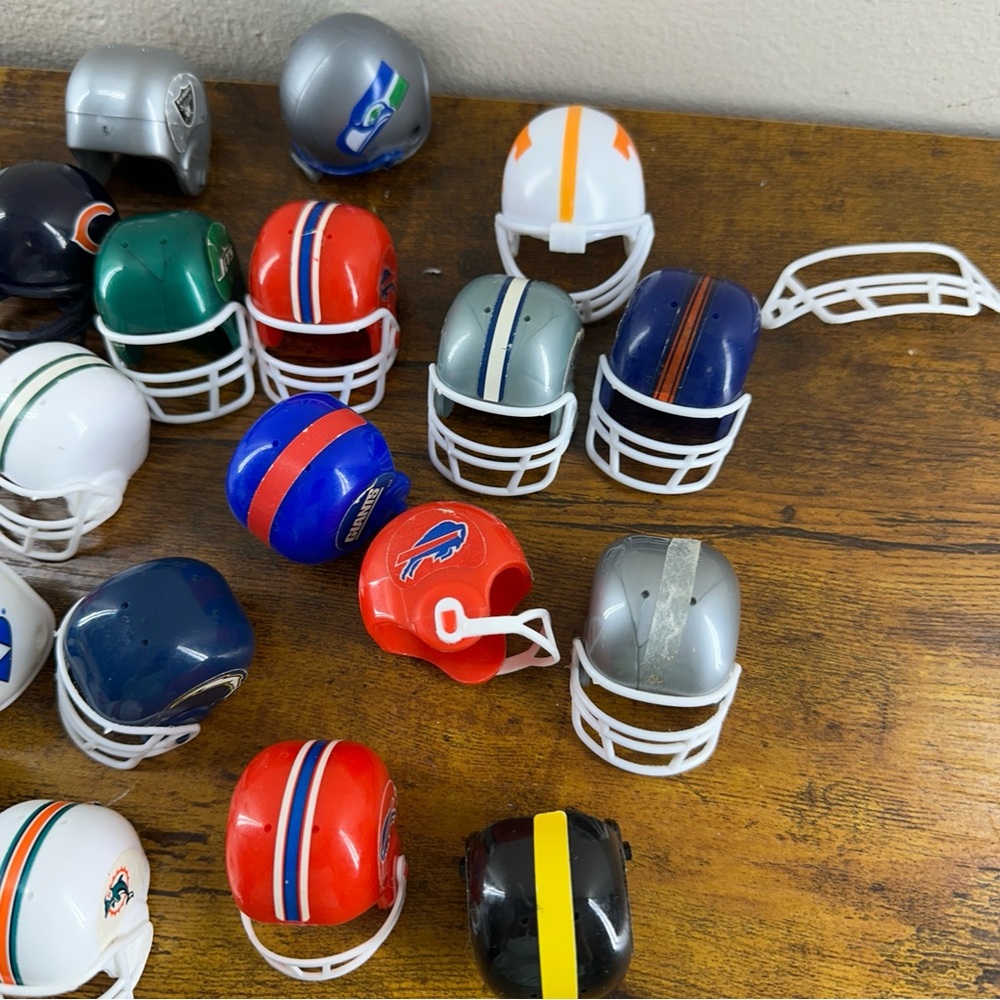 Vintage Lot 25 Gumball NFL Mini Football Collectible Toy Helmets Some Old Logos - Picture 4 of 6